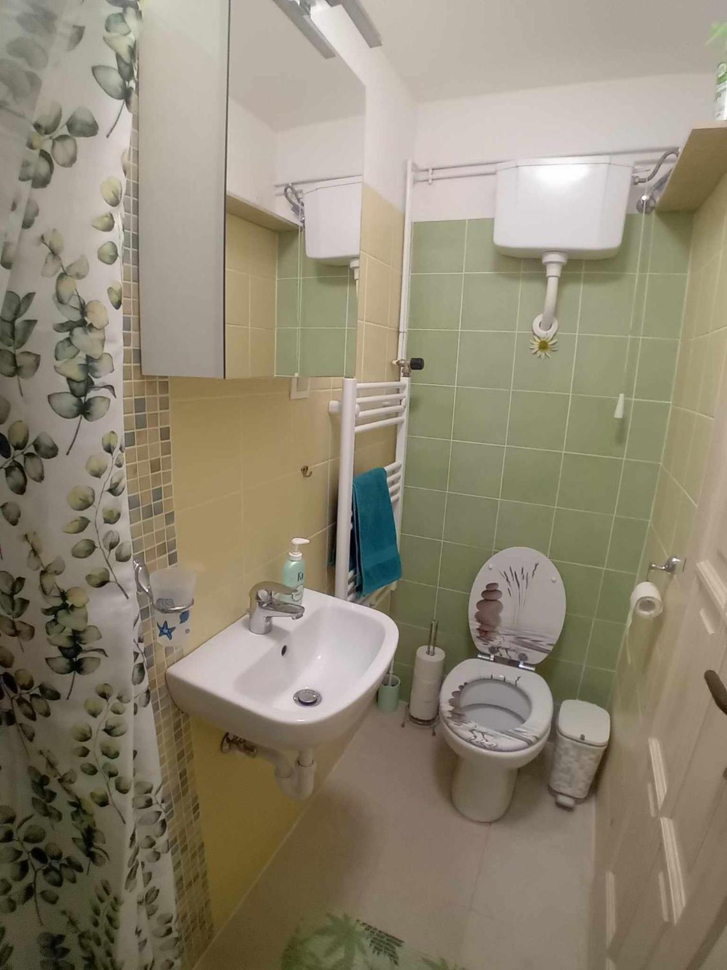 Edi Apartman Вечеш Екстериор снимка